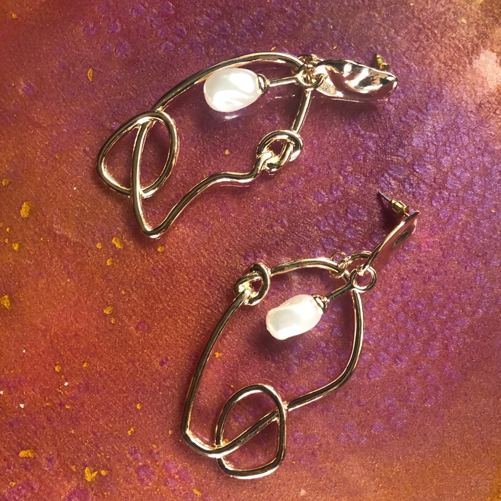 Funky abstract earrings!✌🏻✌🏻